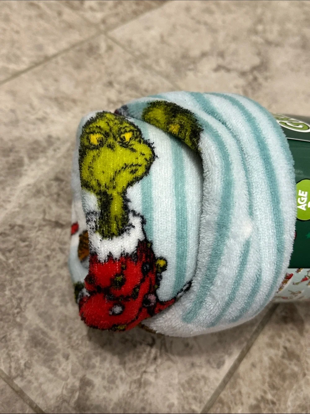 The Grinch Super Plush Throw Blanket NEW Dr Seuss Soft Warm 46” X 60”